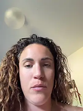 Clara-xoxo online show from 5, 7, 2026