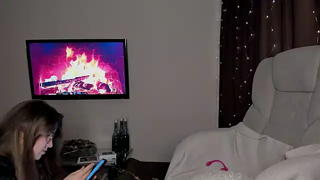 SeasonalSomeone online show from 8, 2, 2025