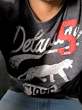 Snapshot of Leo_Big chatting on 3, 2, 2025 Leo Big online show from 3, 2, 2025