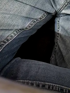 Snapshot of Leo_Big chatting on 21, 10, 2025 Leo Big online show from 21, 10, 2025