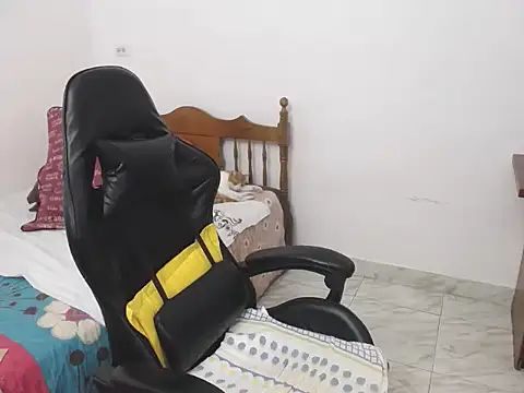 Snapshot of yeslluisa chatting on 15, 7, 2026 yeslluisa online show from 15, 7, 2026