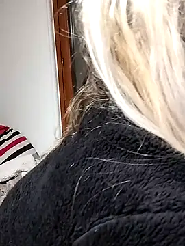 Snapshot of Mllesha74000 chatting on 12, 10, 2025 Mllesha74000 online show from 12, 10, 2025