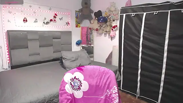 Sharloth milf online show from 17, 5, 2026