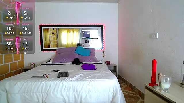 Snapshot of Julieta_Rodriguez chatting on 11, 12, 2024 Julieta Rodriguez online show from 11, 12, 2024