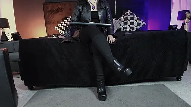  Jade 16 online show from 23, 9, 2025