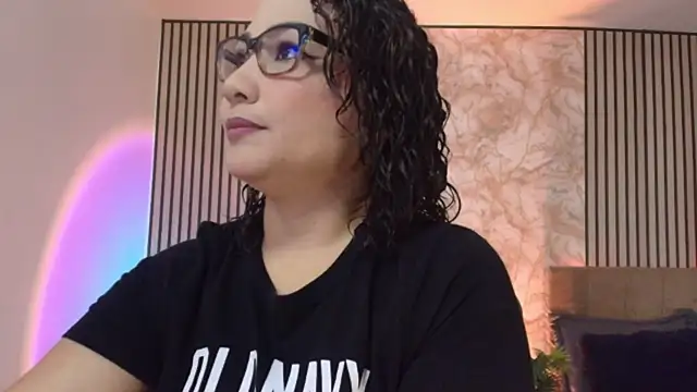 JuliRamirez online show from 6, 7, 2026