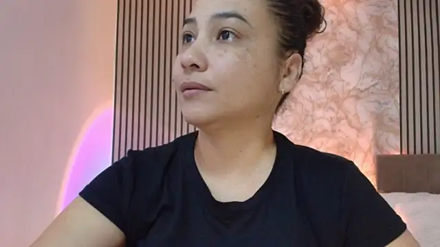 JuliRamirez online show from 3, 8, 2026