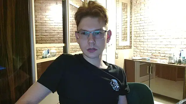 Snapshot of newcomer_2021 chatting on 7, 11, 2025 newcomer 2021 online show from 7, 11, 2025