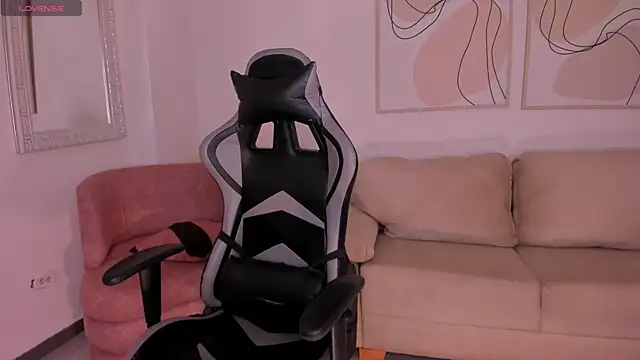 Snapshot of EllaClark chatting on 12, 9, 2025 EllaClark online show from 12, 9, 2025