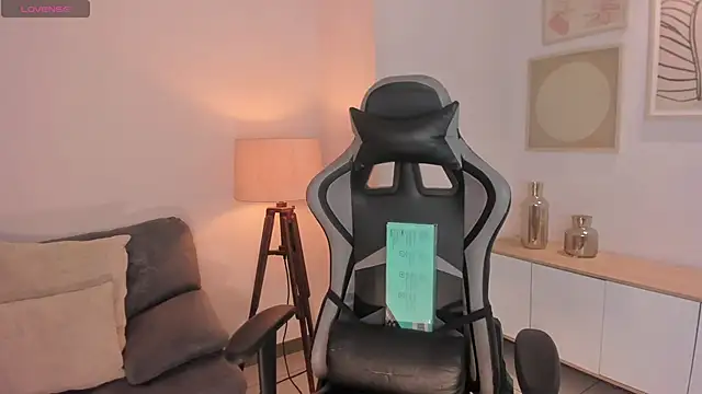 Snapshot of EllaClark chatting on 3, 10, 2025 EllaClark online show from 3, 10, 2025