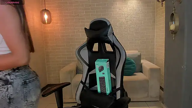 Snapshot of EllaClark chatting on 6, 11, 2025 EllaClark online show from 6, 11, 2025