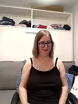 Snapshot of SweetandNaughty1 chatting on 16, 6, 2026 SweetandNaughty1 online show from 16, 6, 2026