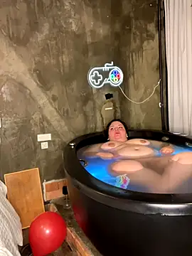 Snapshot of valentinny chatting on 8, 11, 2025 valentinny online show from 8, 11, 2025