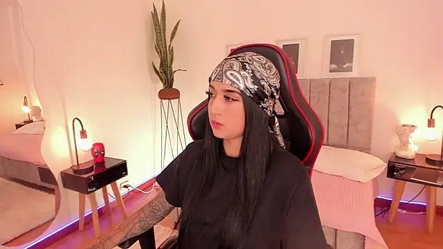 EmmyEvans1 online show from 24, 1, 2025