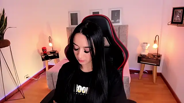 EmmyEvans1 online show from 30, 1, 2025