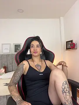 EmmyEvans1 online show from 5, 3, 2025