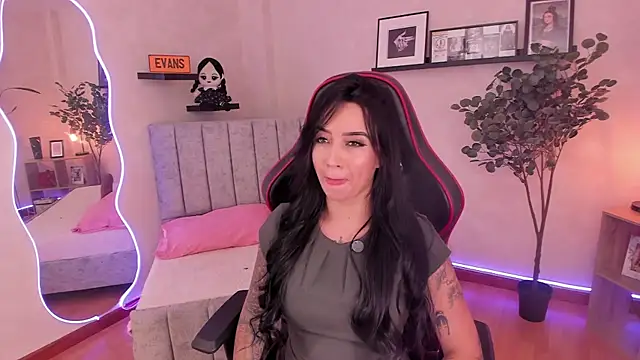 EmmyEvans1 online show from 10, 9, 2025