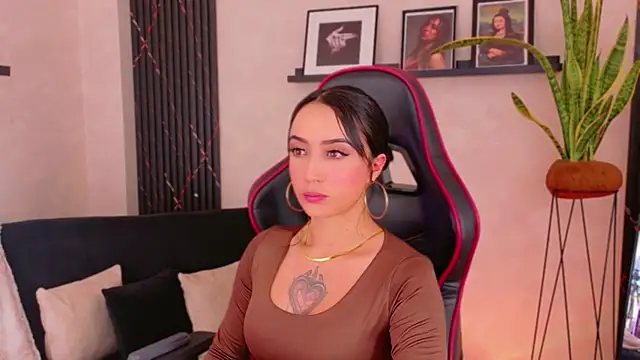 EmmyEvans1 online show from 28, 7, 2026