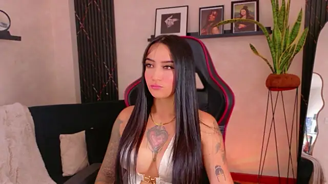 EmmyEvans1 online show from 29, 7, 2026