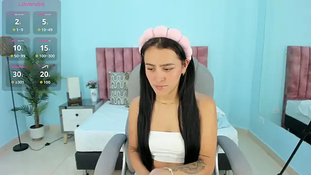 tati saldarriaga online show from 23, 3, 2026