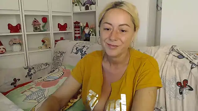 Snapshot of spell_of_love chatting on 15, 7, 2026 spell of love online show from 15, 7, 2026