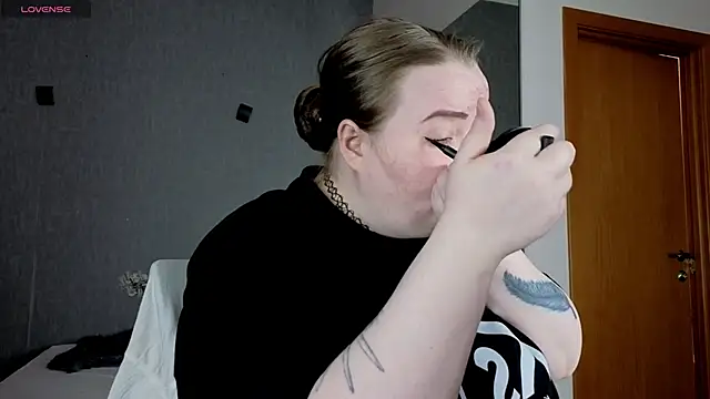 EMMA  CONNOR online show from 28, 9, 2025