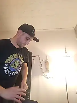 Snapshot of Codymc89 chatting on 25, 10, 2025 Codymc89 online show from 25, 10, 2025