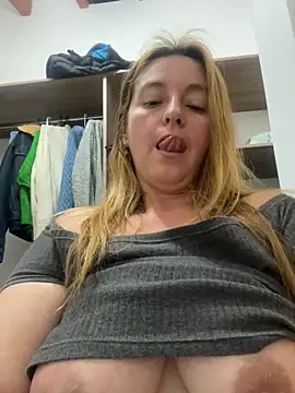 Snapshot of moniquerainx chatting on 14, 3, 2025 moniquerainx online show from 14, 3, 2025