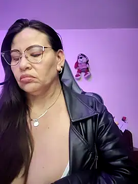 esmeralda milf online show from 18, 3, 2026