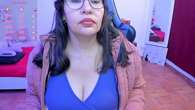 esmeralda milf online show from 8, 5, 2026