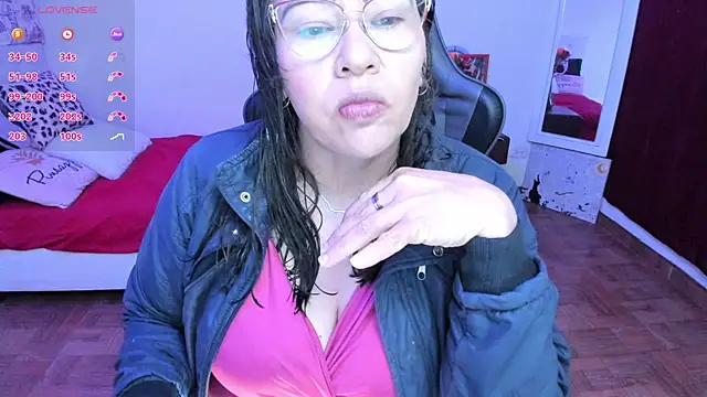 esmeralda milf online show from 2, 7, 2026
