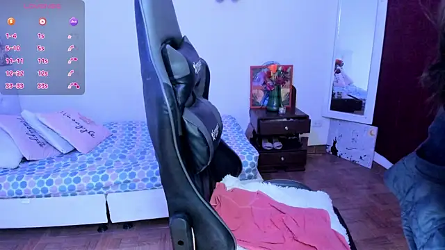 esmeralda milf online show from 1, 8, 2026