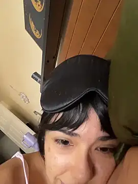 Evie-Luna online show from 22, 11, 2025