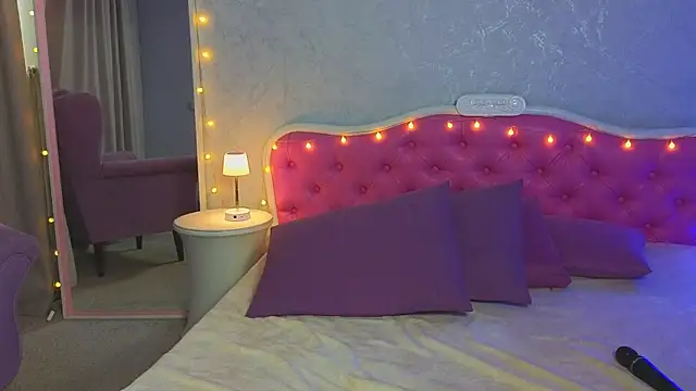 Ariana Petite online show from 20, 2, 2025