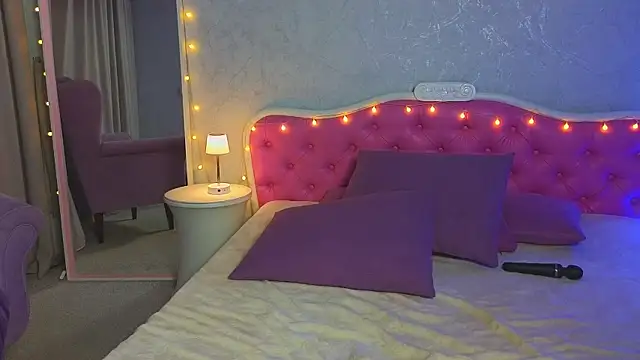 Ariana Petite online show from 24, 2, 2025