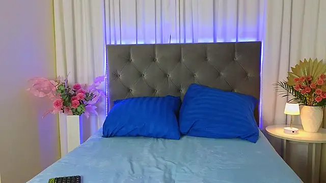 Ariana Petite online show from 6, 5, 2026