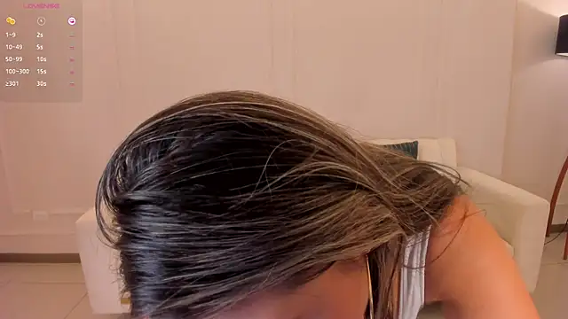 MiaRoberts1 online show from 6, 3, 2025