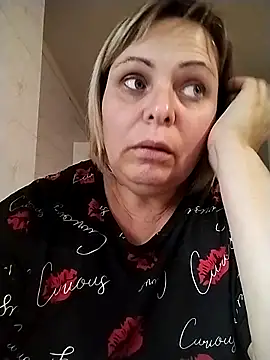 Snapshot of EvaCristal chatting on 10, 9, 2025 EvaCristal online show from 10, 9, 2025