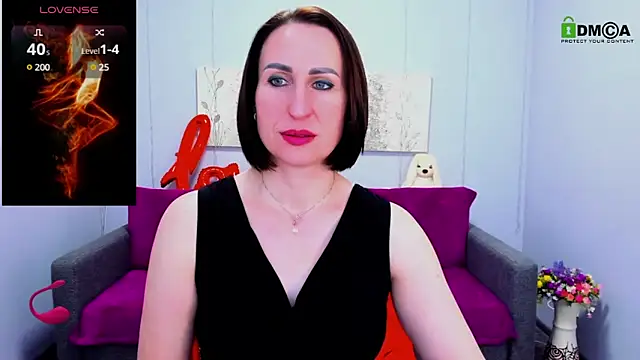 Snapshot of Nia_Smithh chatting on 8, 3, 2025 Nia Smithh online show from 8, 3, 2025