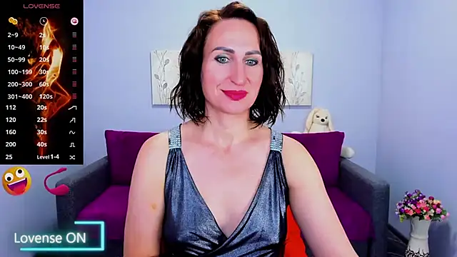 Snapshot of Nia_Smithh chatting on 8, 10, 2025 Nia Smithh online show from 8, 10, 2025