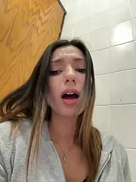 Snapshot of _MiaQueen_ chatting on 8, 12, 2024  MiaQueen  online show from 8, 12, 2024