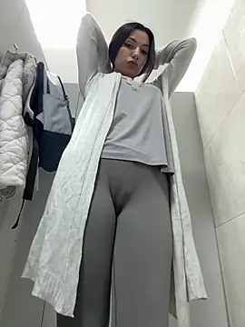 Snapshot of _MiaQueen_ chatting on 3, 3, 2025  MiaQueen  online show from 3, 3, 2025