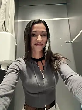 Snapshot of _MiaQueen_ chatting on 25, 9, 2025  MiaQueen  online show from 25, 9, 2025