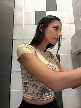 Snapshot of _MiaQueen_ chatting on 26, 9, 2025  MiaQueen  online show from 26, 9, 2025