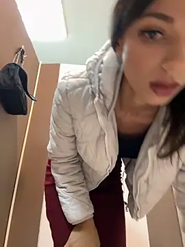 Snapshot of _MiaQueen_ chatting on 31, 10, 2025  MiaQueen  online show from 31, 10, 2025