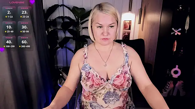 YolandaKiss online show from 15, 6, 2026