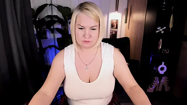 Snapshot of YolandaKiss chatting on 1, 7, 2026 YolandaKiss online show from 1, 7, 2026