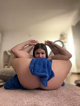 Snapshot of Alyshanon18 chatting on 8, 3, 2025 Alyshanon18 online show from 8, 3, 2025