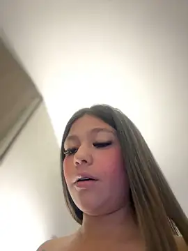 Snapshot of Alyshanon18 chatting on 20, 3, 2025 Alyshanon18 online show from 20, 3, 2025