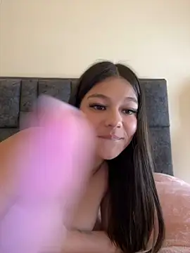 Snapshot of Alyshanon18 chatting on 20, 12, 2025 Alyshanon18 online show from 20, 12, 2025